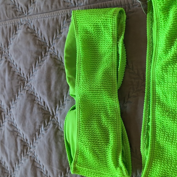 Bikini - Picture 3 of 3